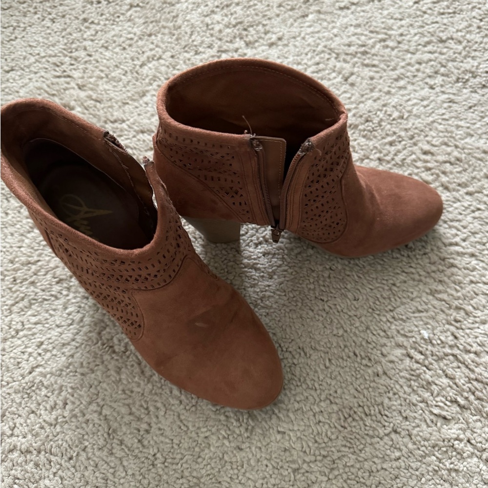 American Rag booties - - Picture 2 of 2